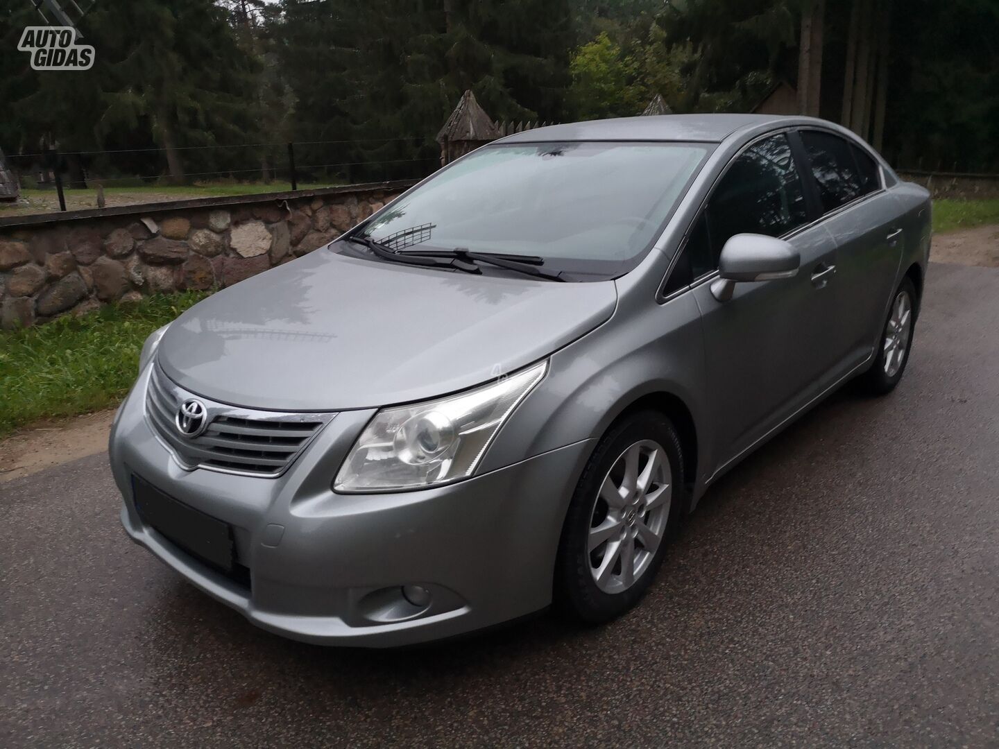 Toyota Avensis 2010 г Седан