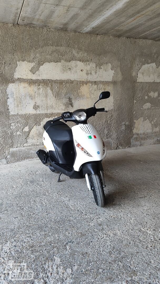 Piaggio ZIP 2016 y Scooter / moped