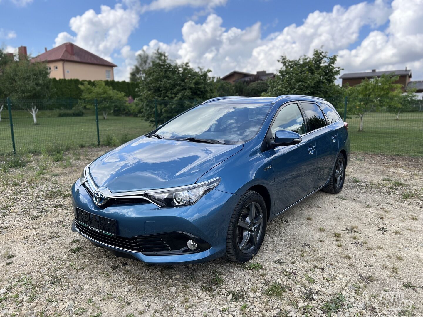 Toyota Auris 2016 y Wagon