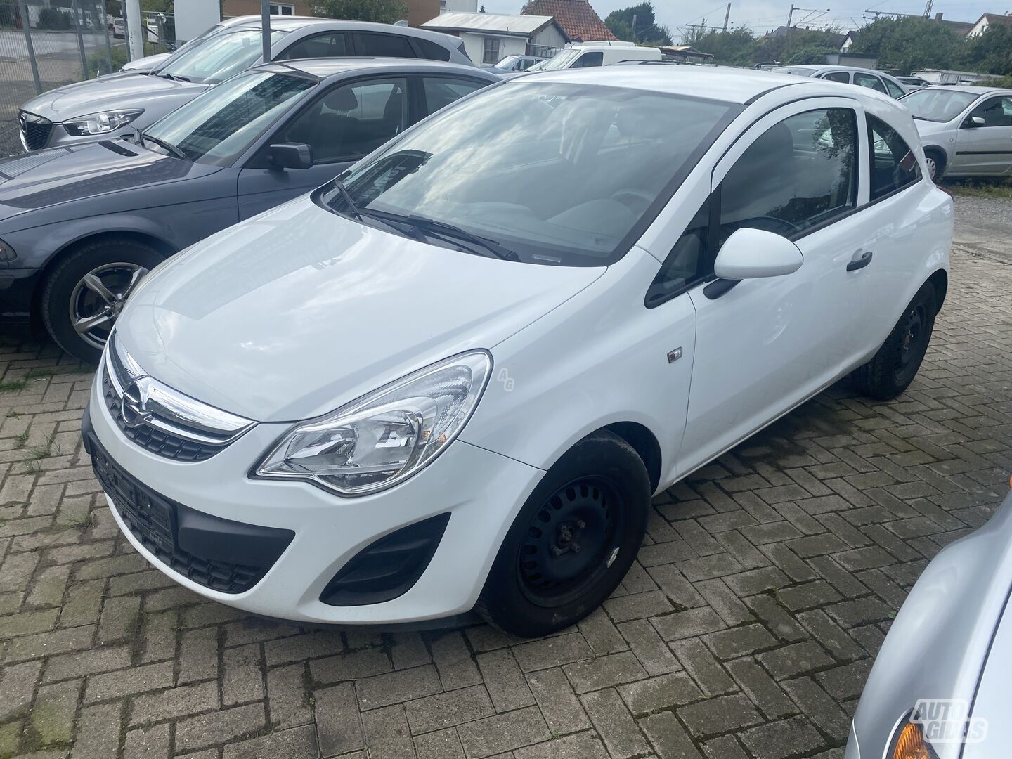 Opel Corsa 2011 y Hatchback