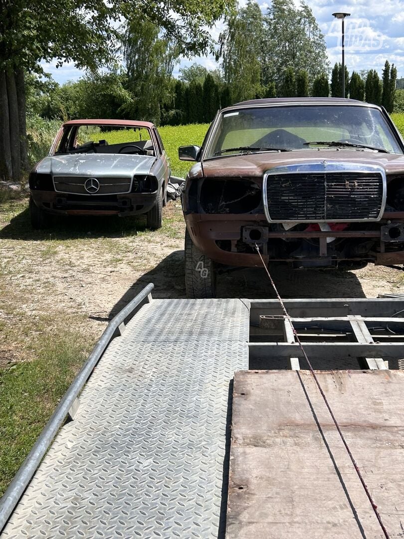 Mercedes-Benz W123 1982 y Sedan