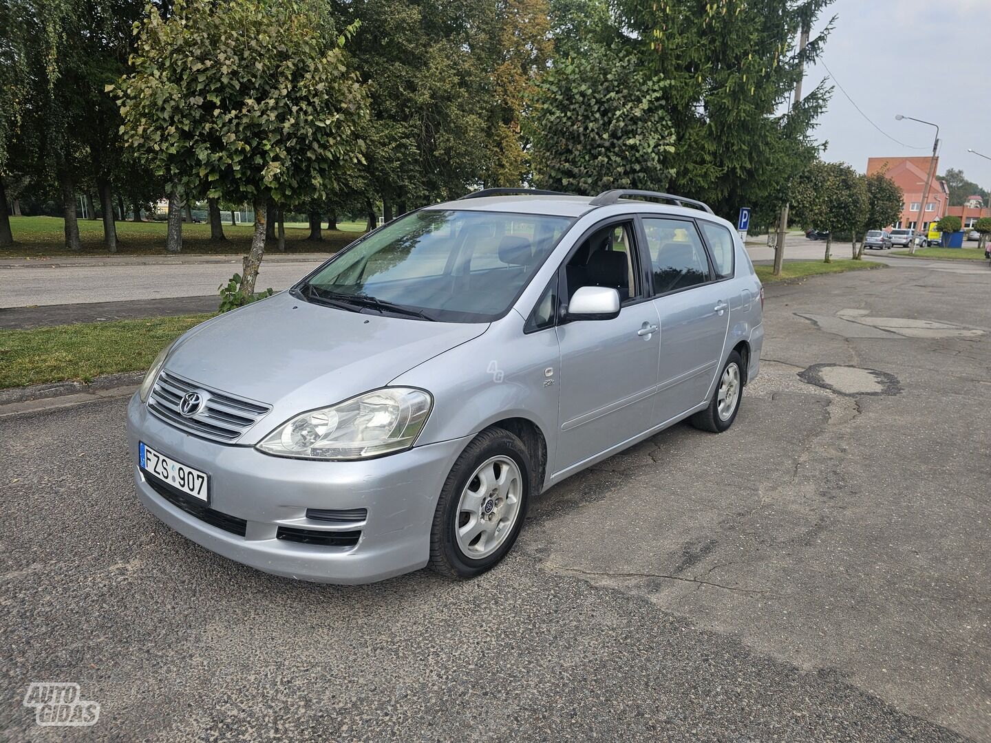 Toyota Avensis Verso 2004 г Минивэн