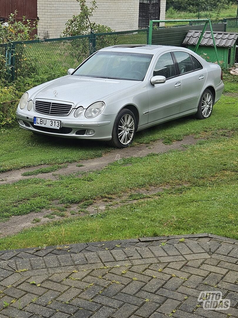 Mercedes-Benz E 220 W211 2003 y