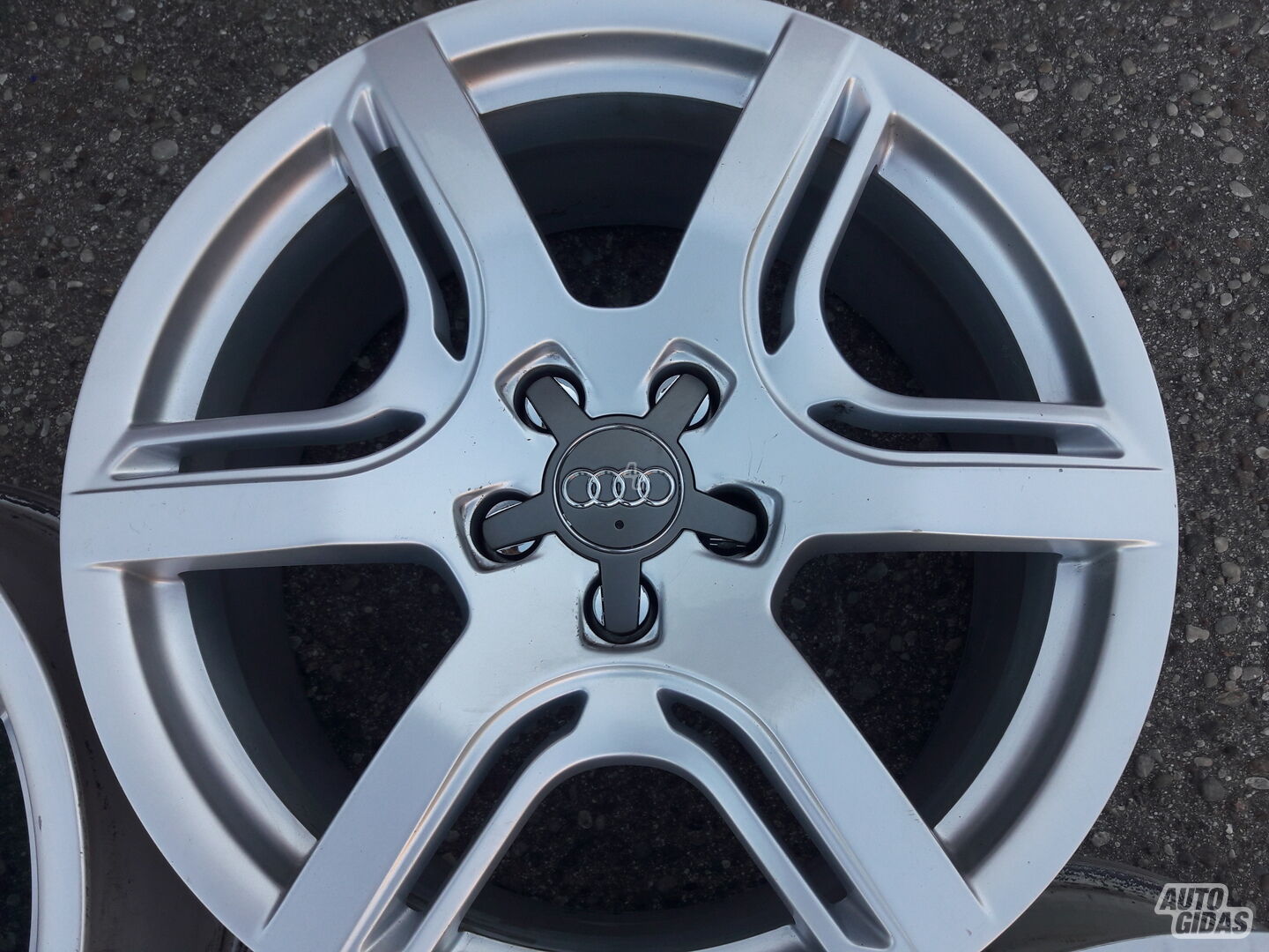 Q5 light alloy R18 rims