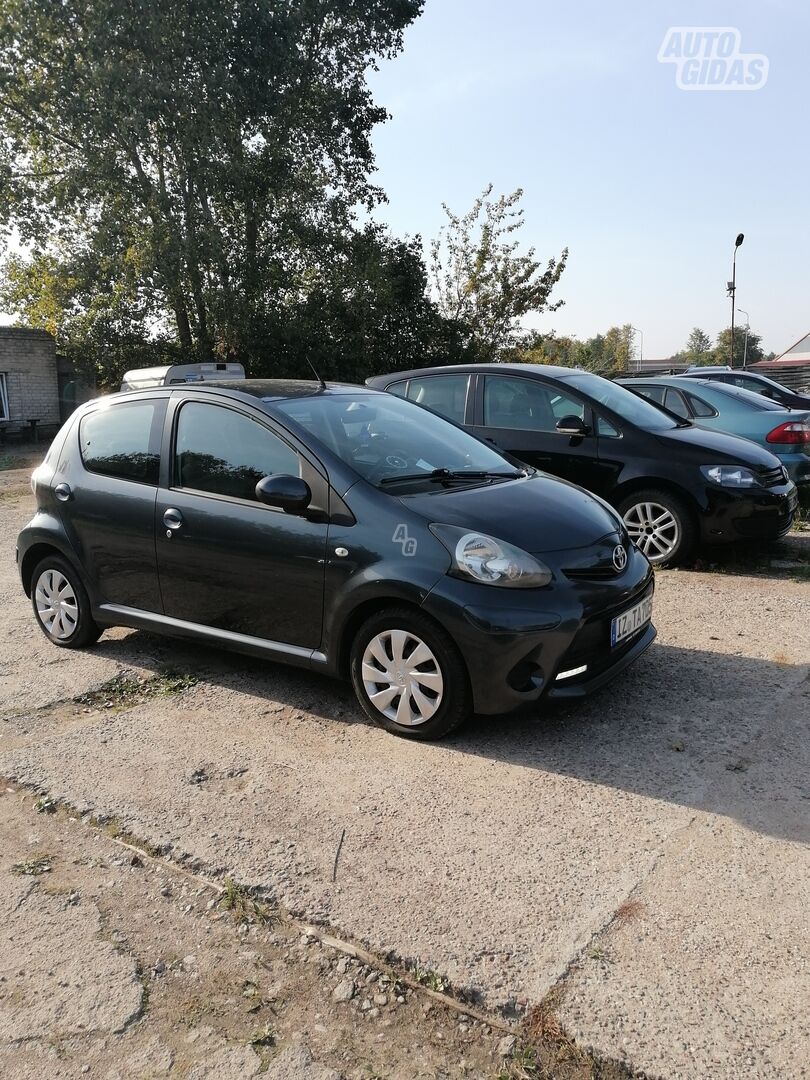 Toyota Aygo 2012 y Hatchback