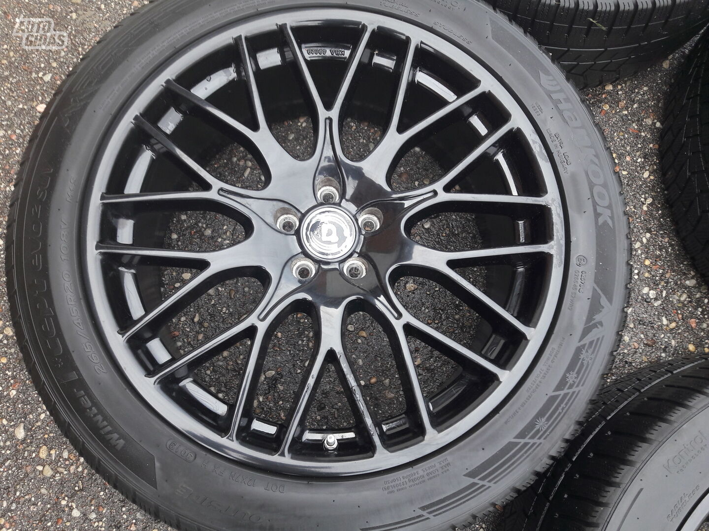 F-Pace light alloy R20 rims