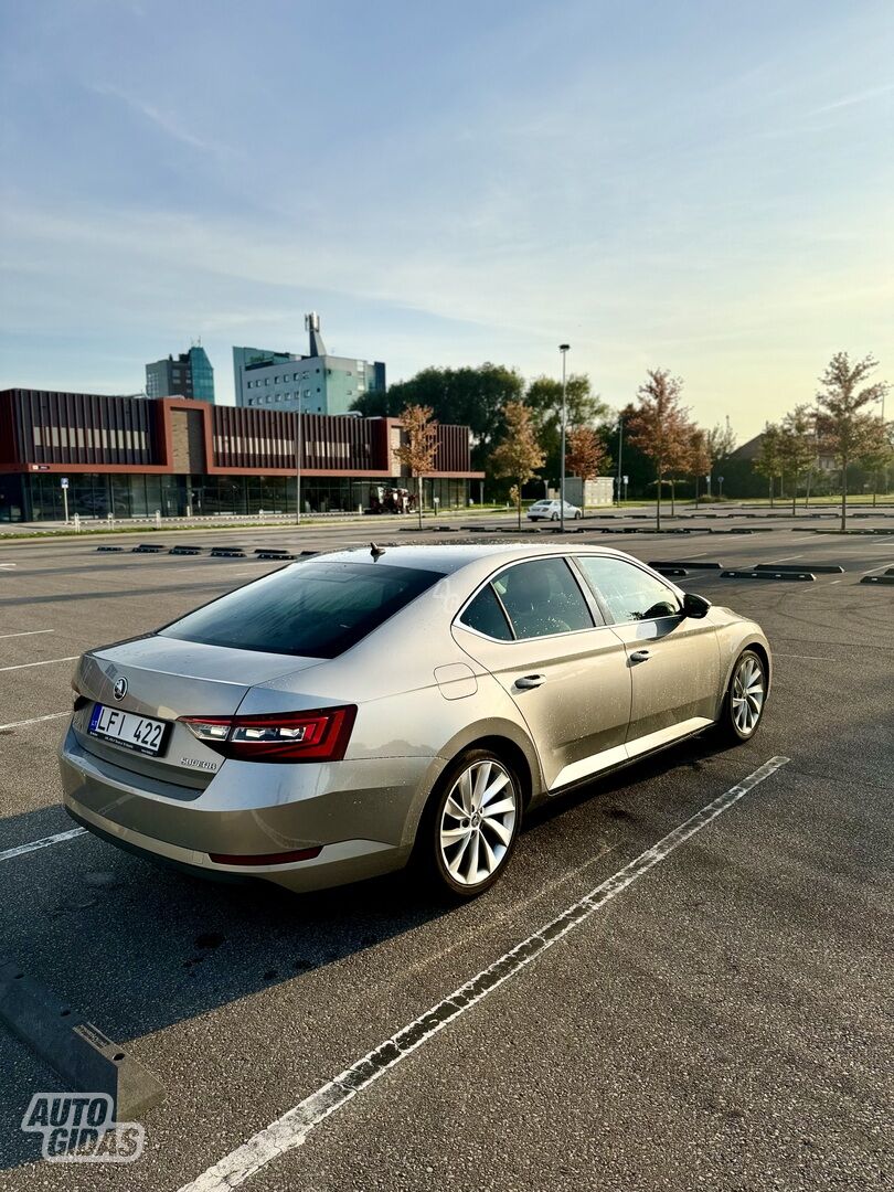 Skoda Superb 2016 y Sedan