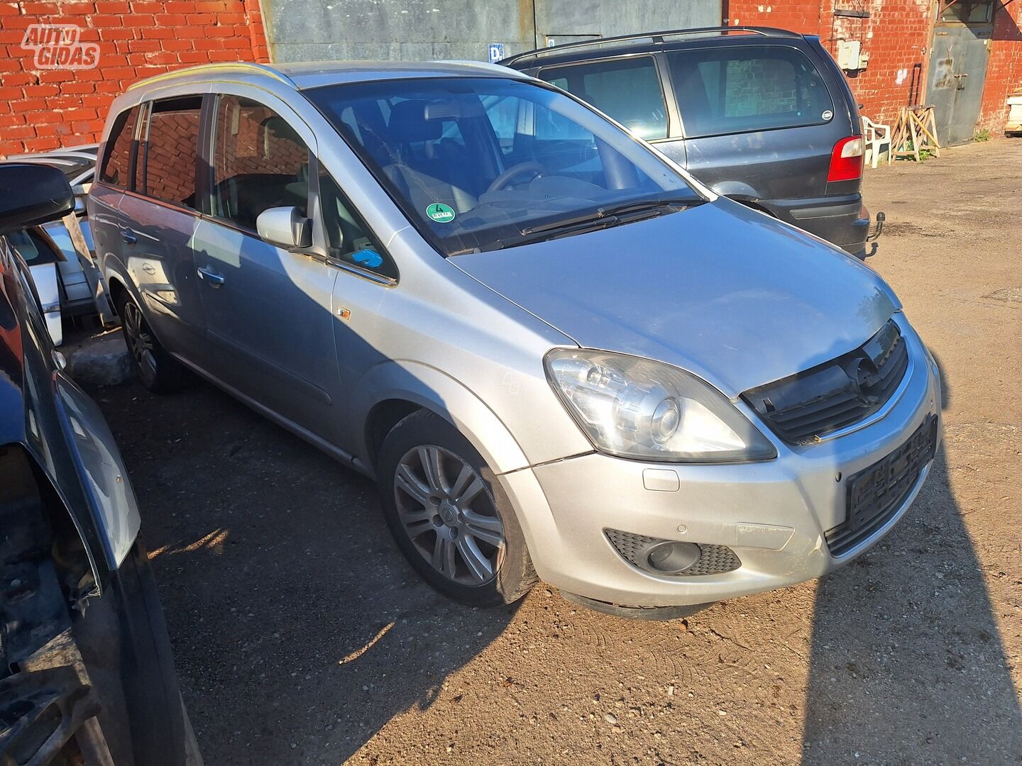 Opel Zafira 2010 y parts