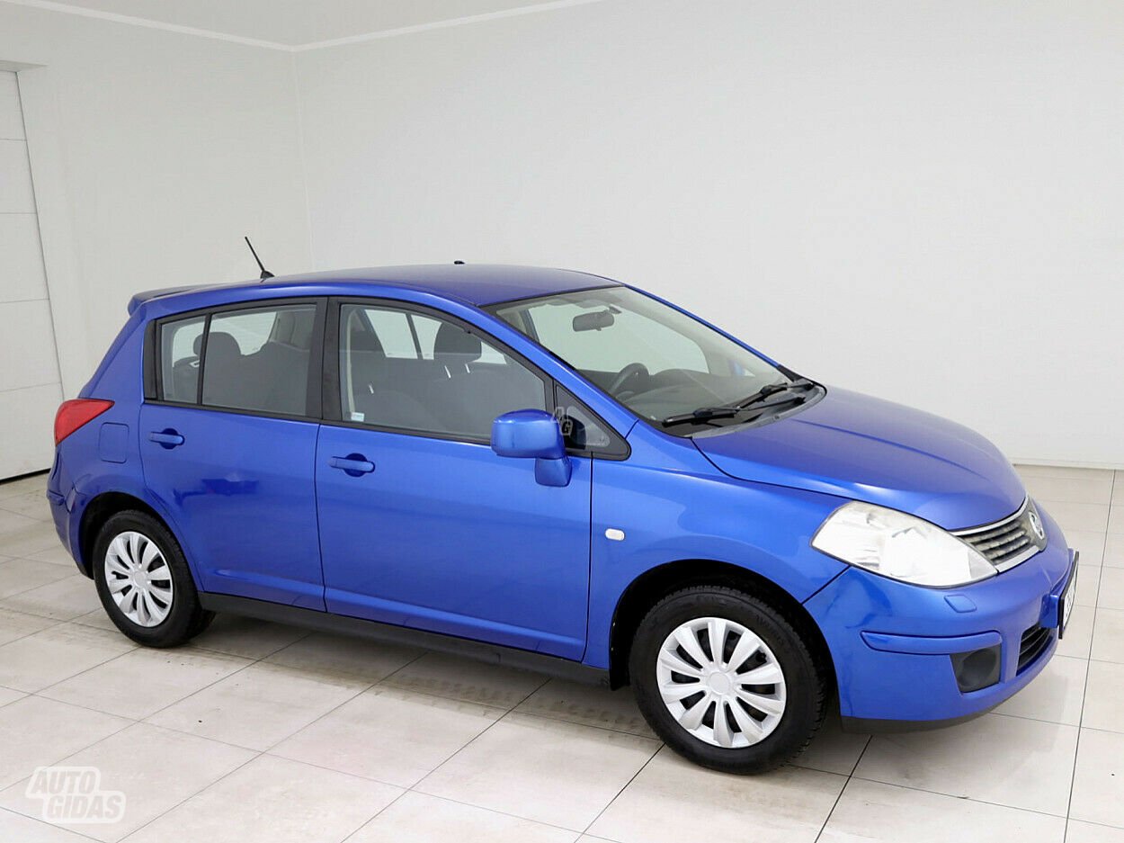 Nissan Tiida 2009 г Хэтчбек