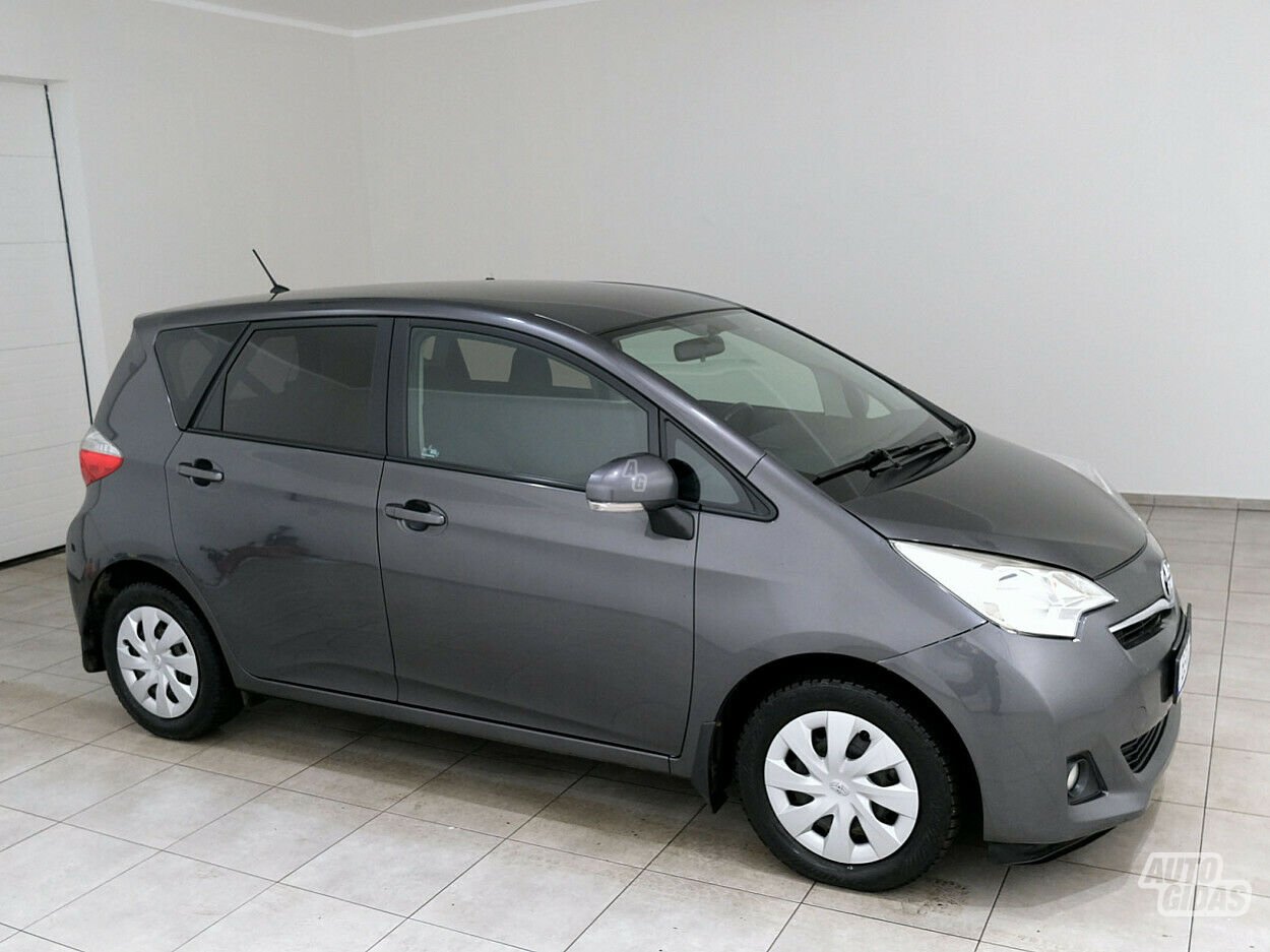 Toyota Verso-S 2011 г Хэтчбек