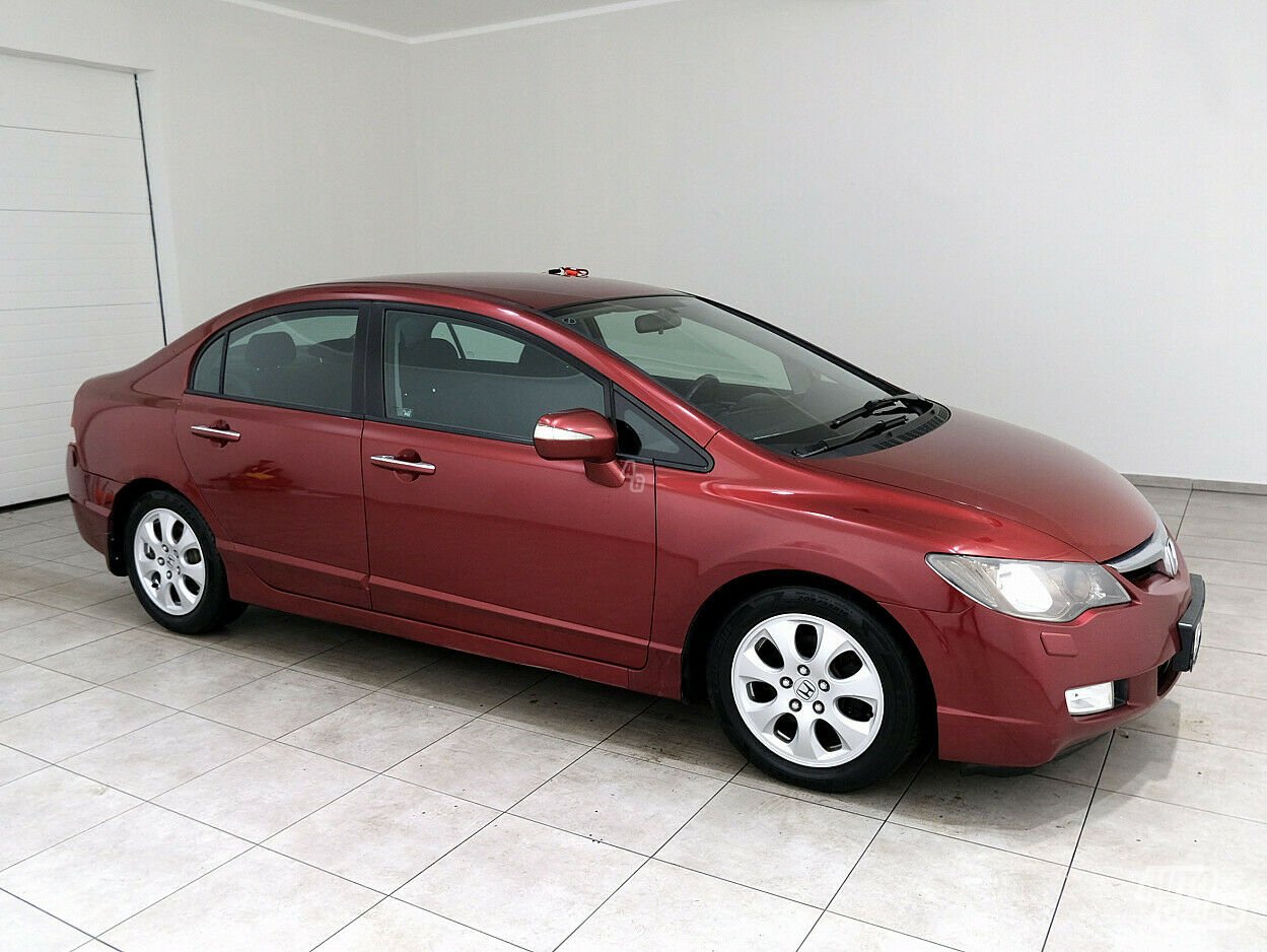 Honda Civic 2010 г Седан