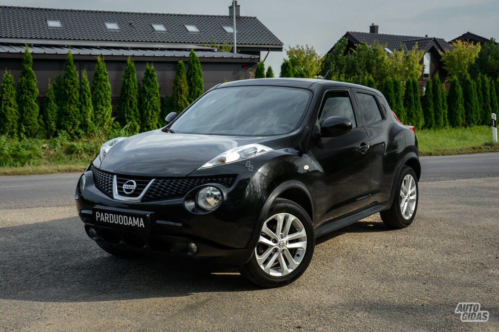 Nissan Juke 2011 г Хэтчбек