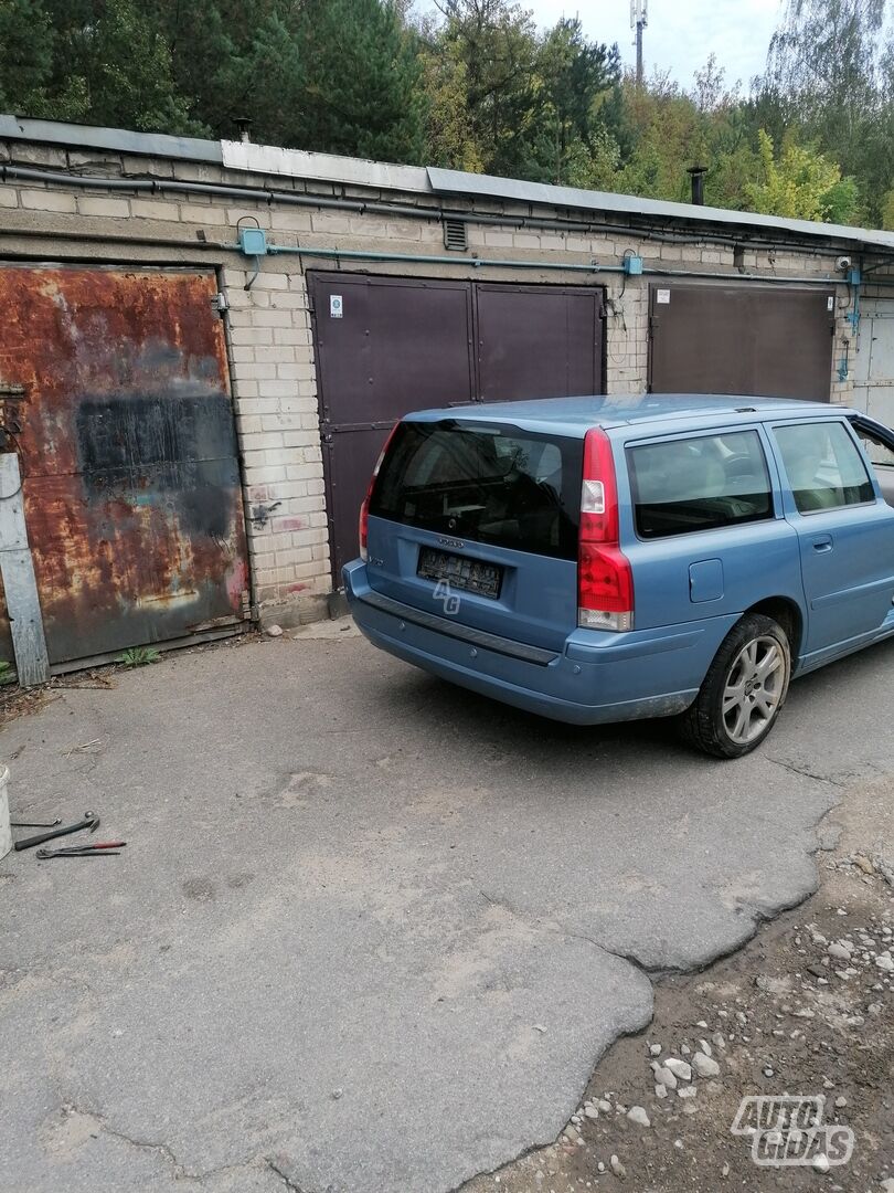 Volvo V70 2005 y parts