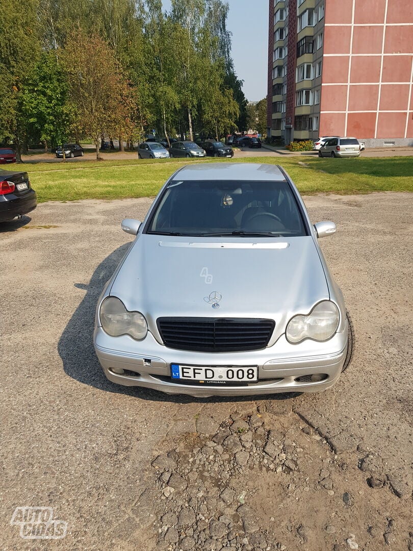 Mercedes-Benz C 220 2002 y Sedan