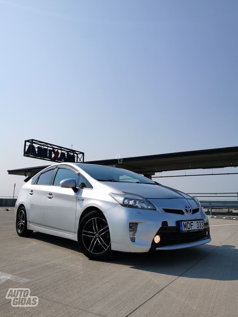 Toyota Prius 2010 г Хэтчбек