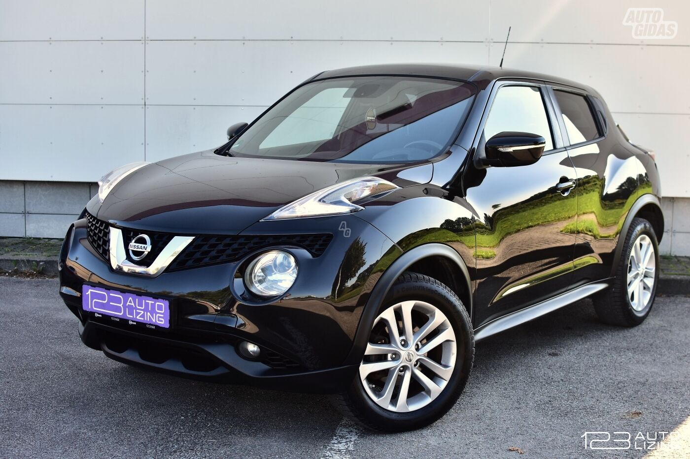 Nissan Juke 2016 г Внедорожник / Кроссовер