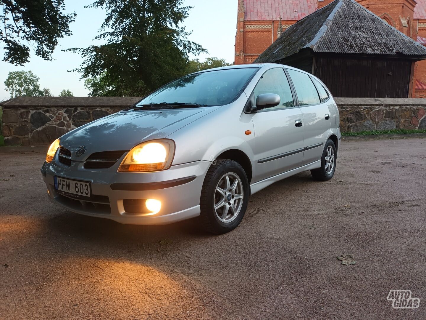 Nissan Almera Tino 2002 г Минивэн