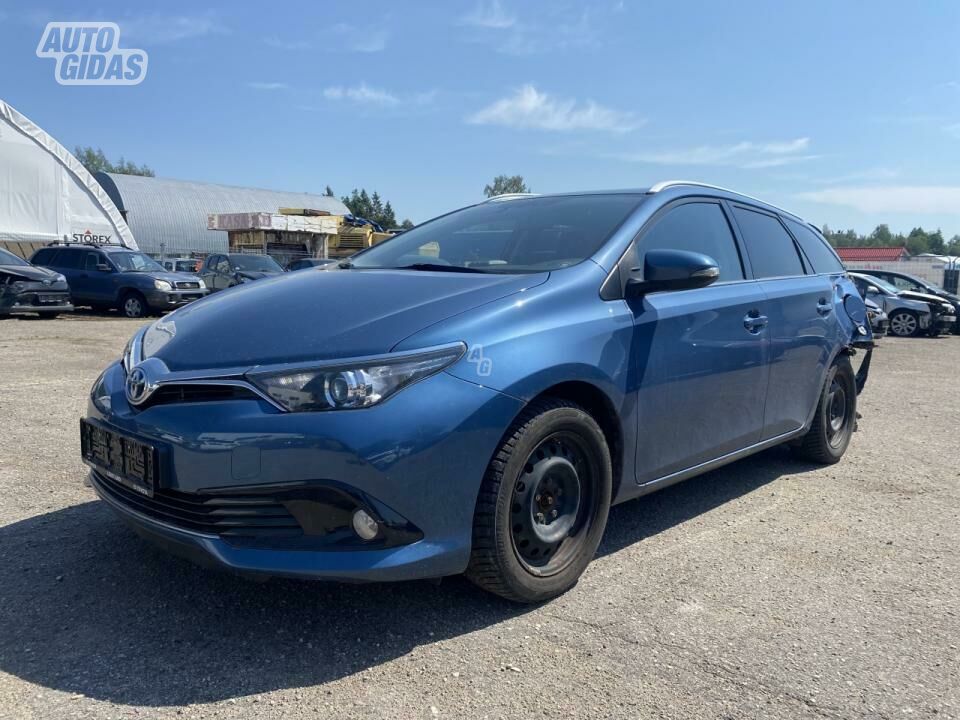 Toyota Auris 1.8 HYBRID TOURING S 1.8 2016 г