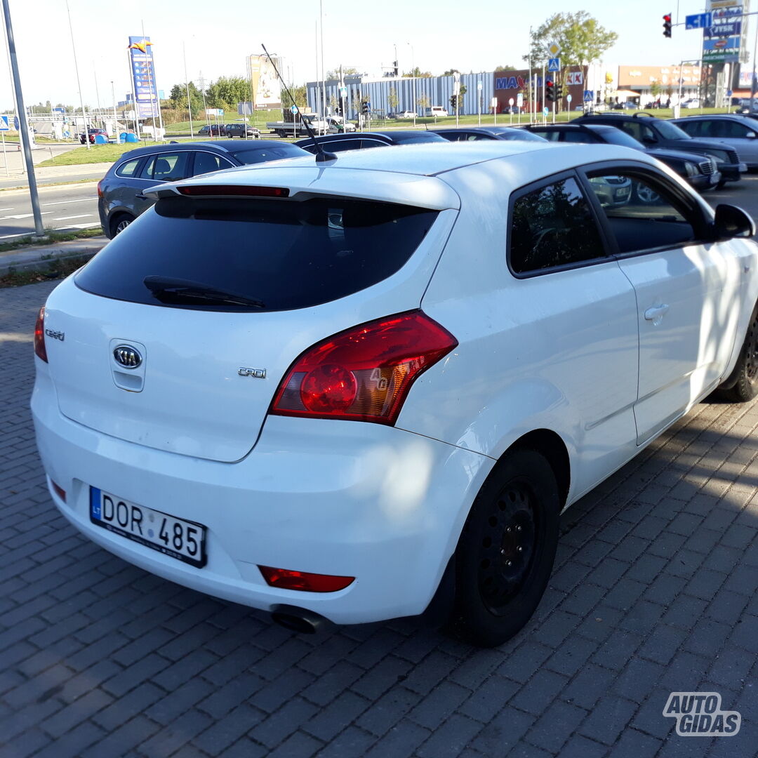 Kia Cee'd 2009 y Coupe