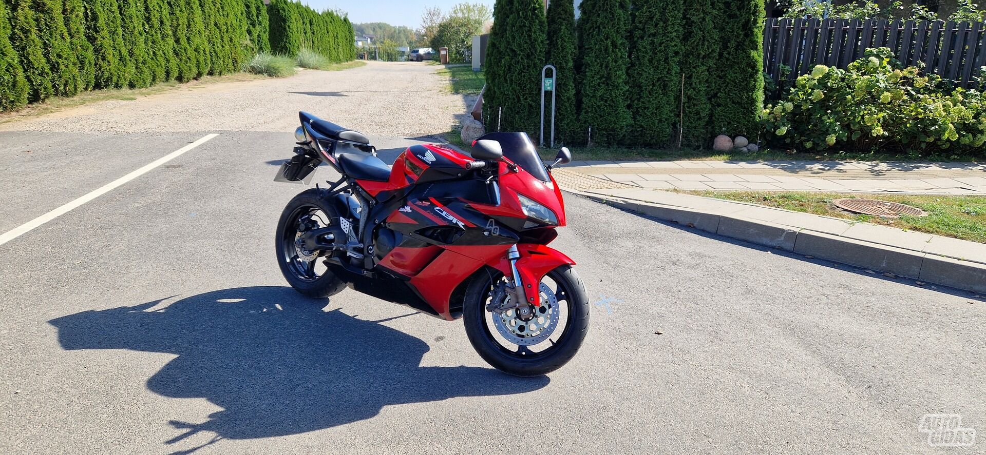 Honda CBR1000RR 2004 y Sport / Superbike motorcycle