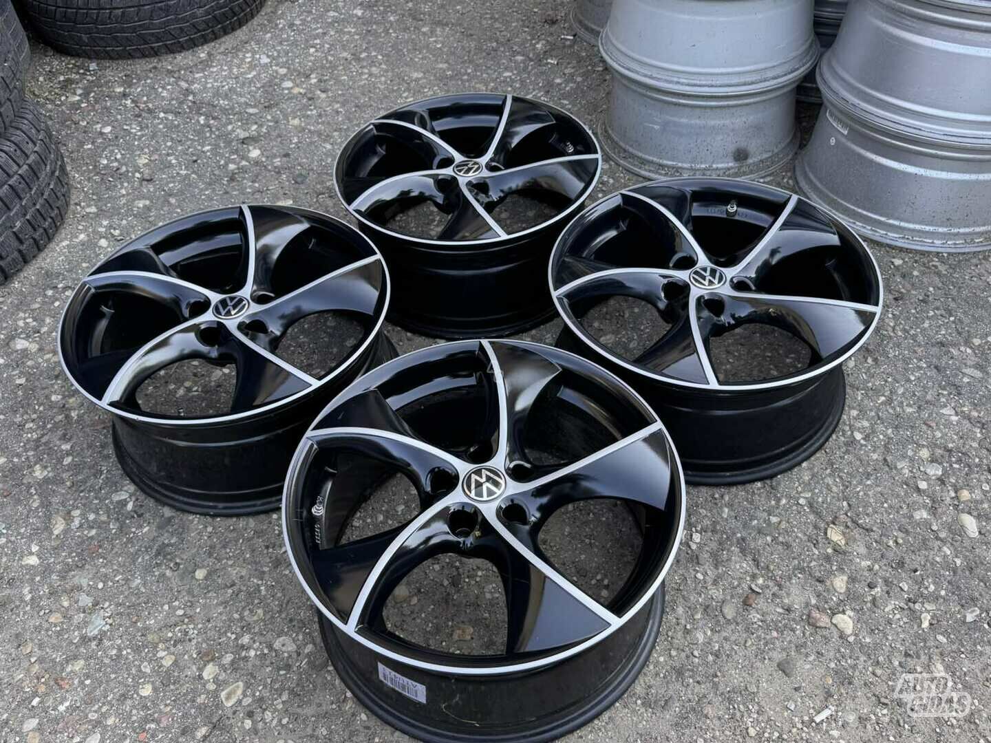 Light alloy R18 rims