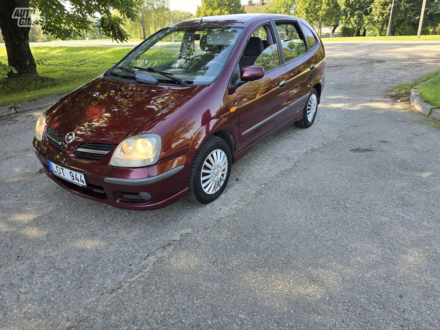 Nissan Almera Tino 2003 г Минивэн