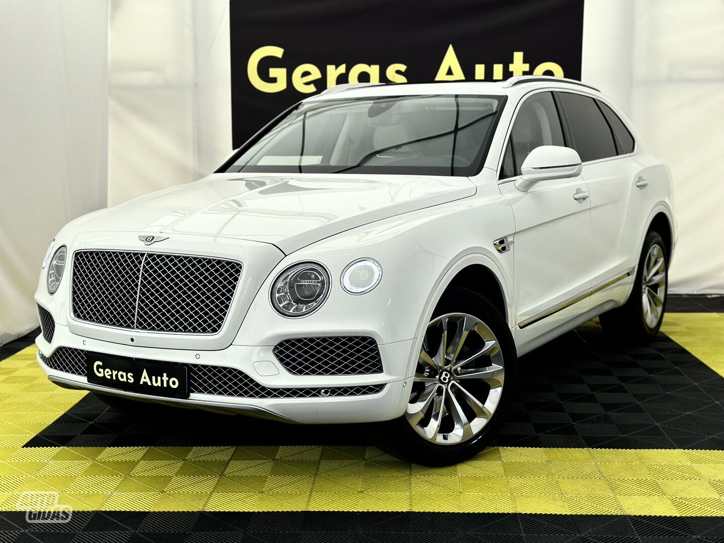 Bentley Bentayga 2017 г Внедорожник / Кроссовер