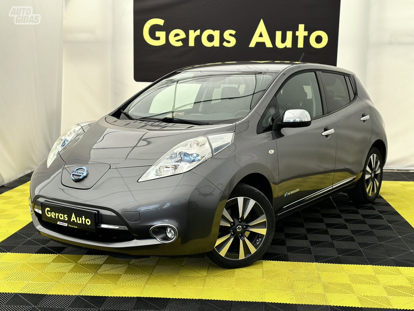 Nissan Leaf 2015 y Hatchback