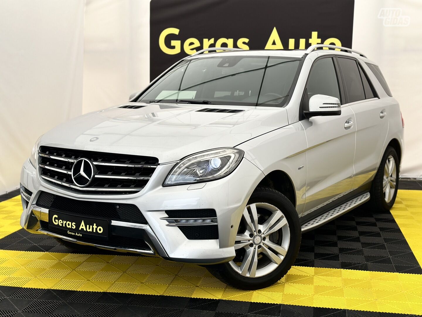 Mercedes-Benz ML350 2012 г Внедорожник / Кроссовер