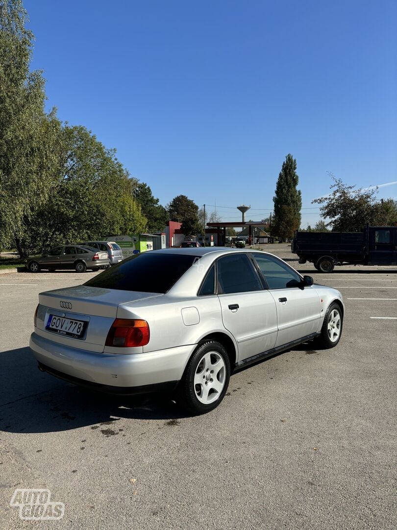 Audi A4 1995 г Седан