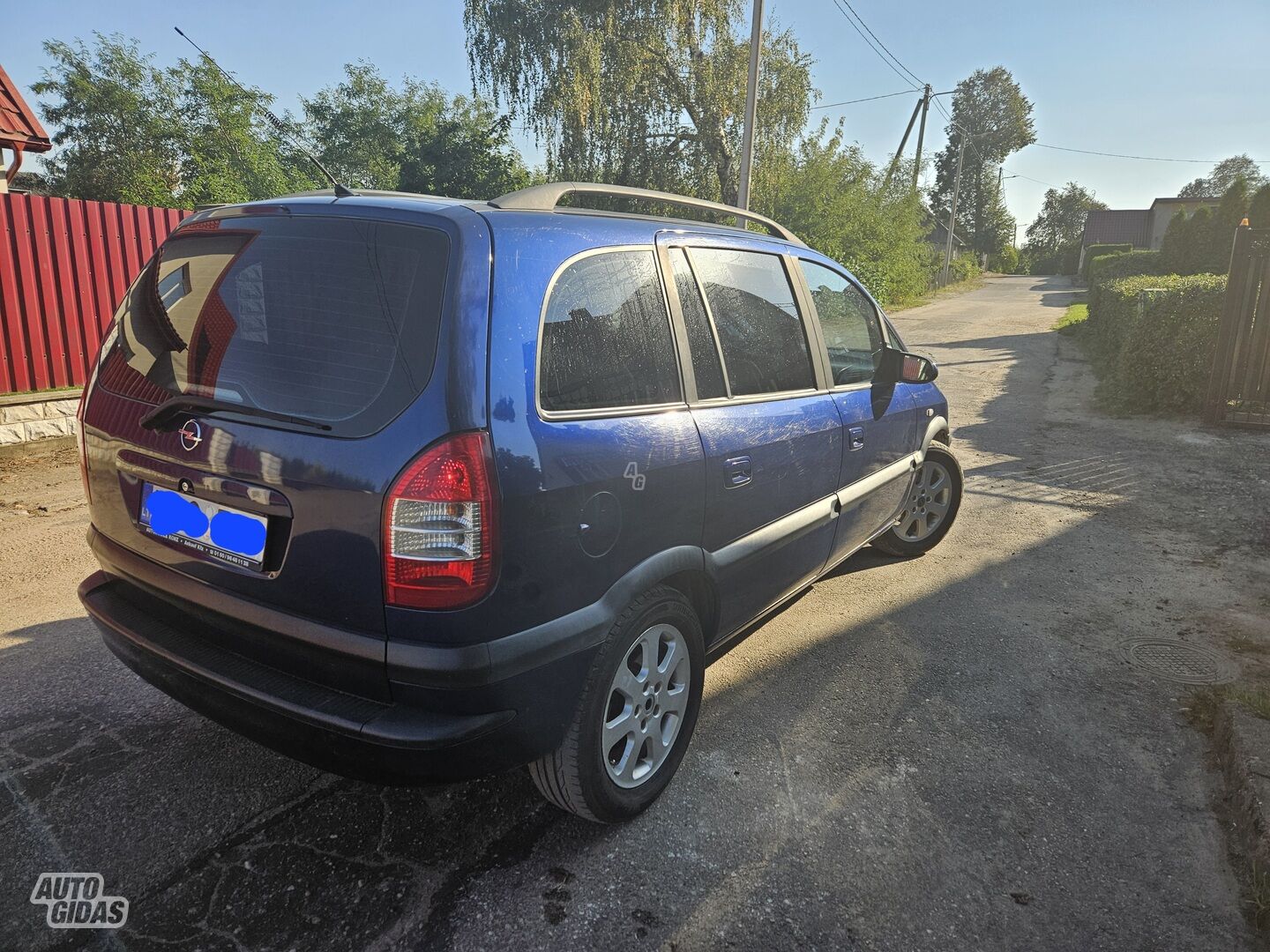 Opel Zafira A 2004 y