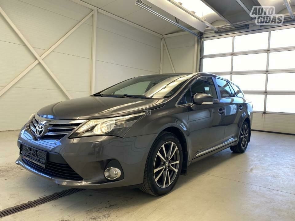 Toyota Avensis 1.8 2013 г