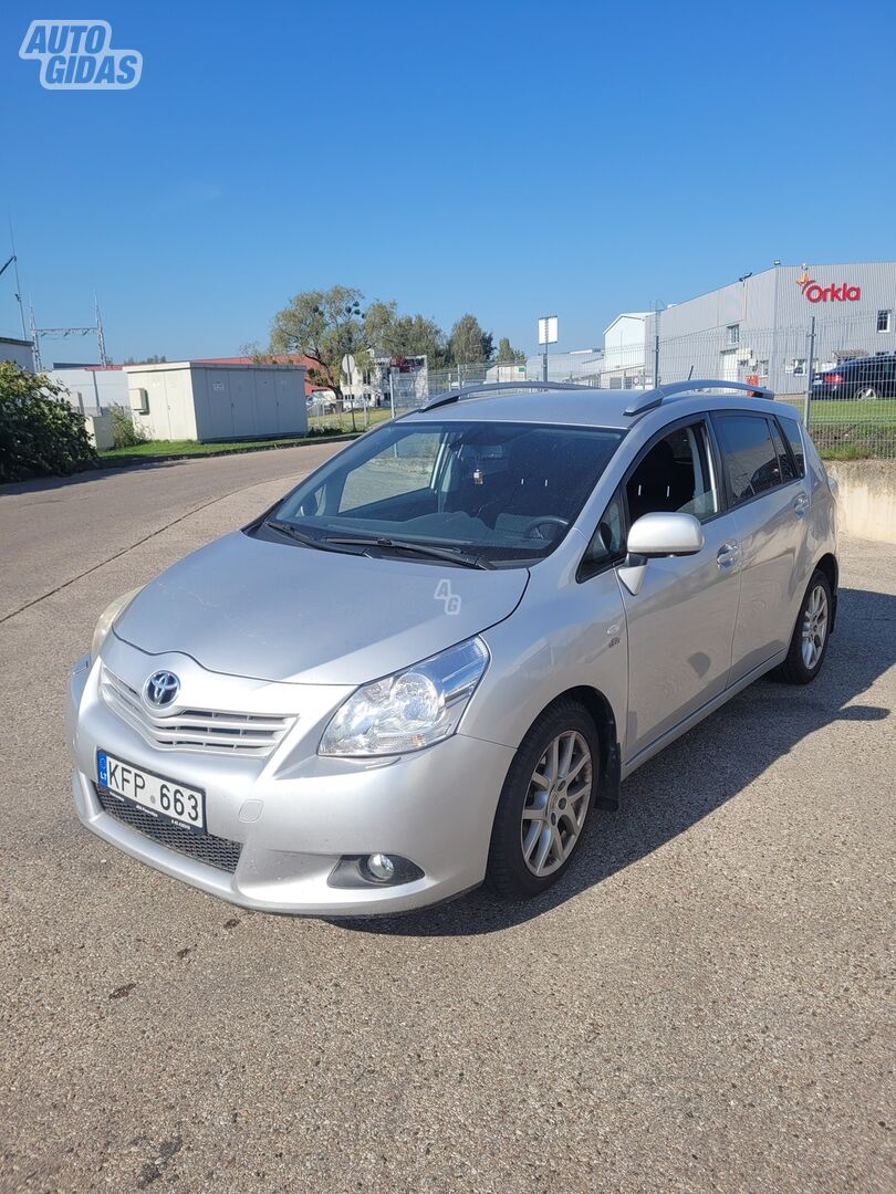 Toyota Verso 2011 y Wagon