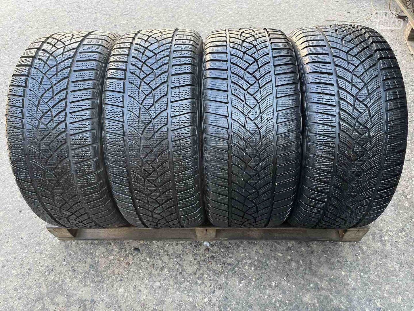 Goodyear Ultra grip  R18 žieminės padangos lengviesiems