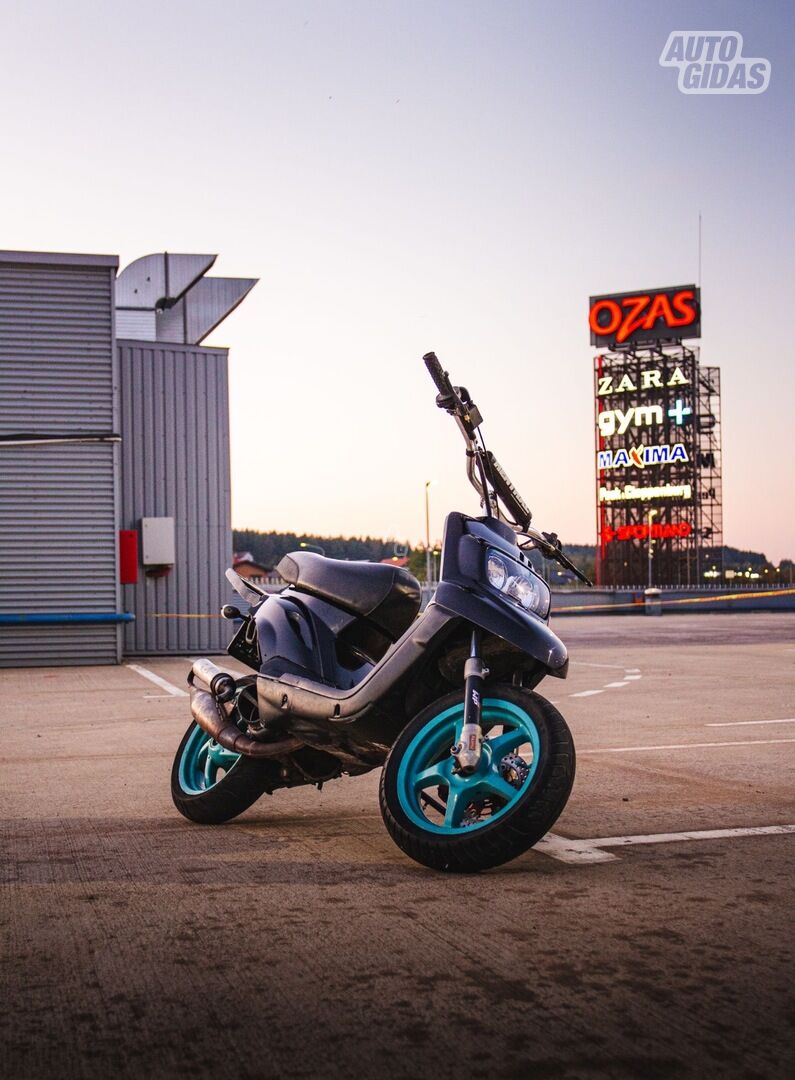 Yamaha Booster 2011 y Scooter / moped