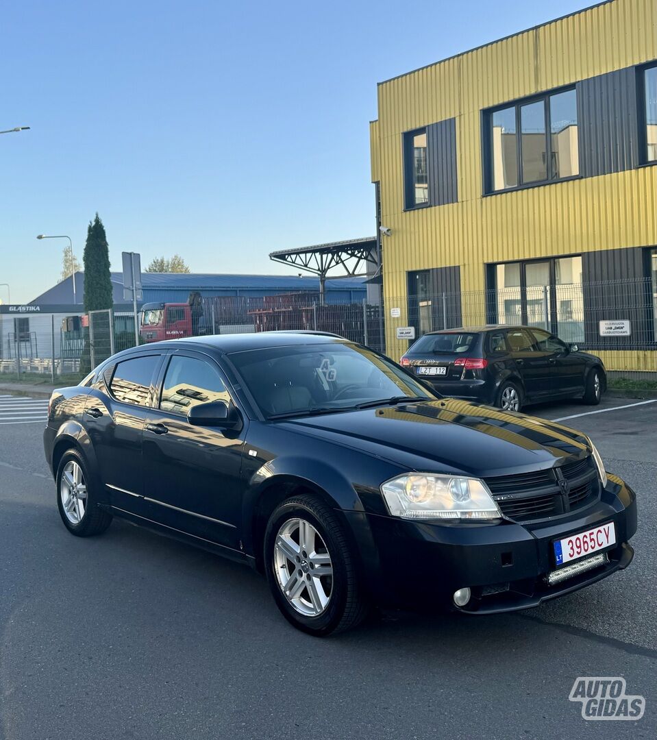 Dodge Avenger 2010 y Sedan