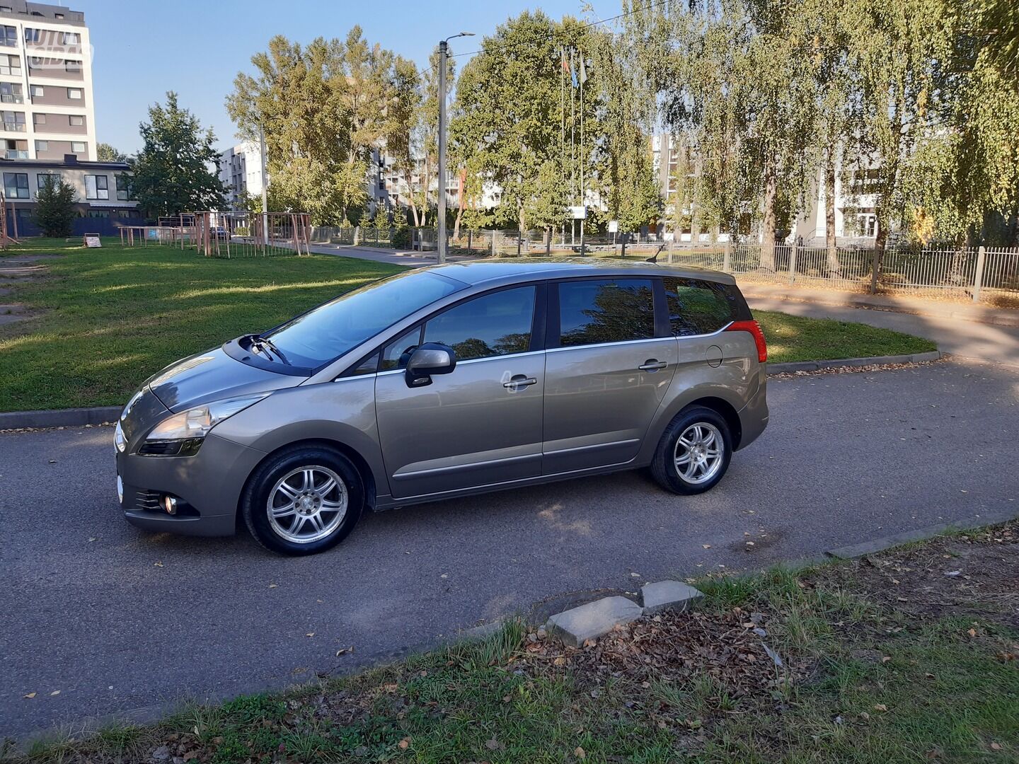 Peugeot 5008 I HDI Exclusive 2013 y