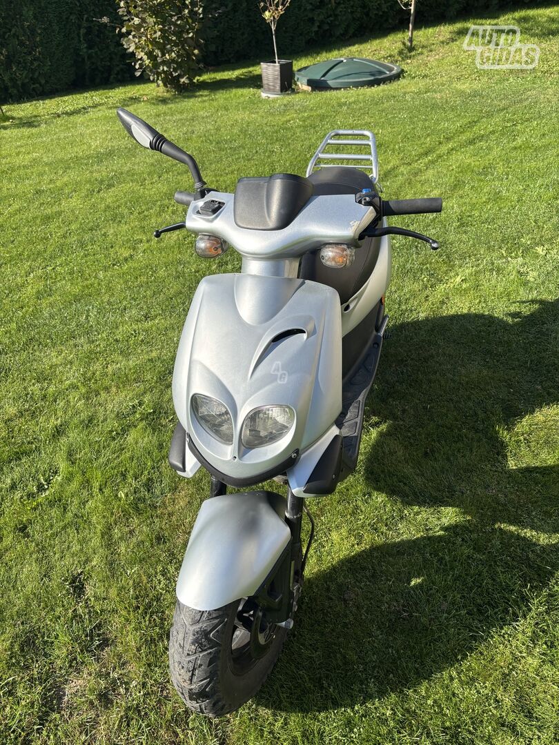 Peugeot Trekker 2005 y Scooter / moped