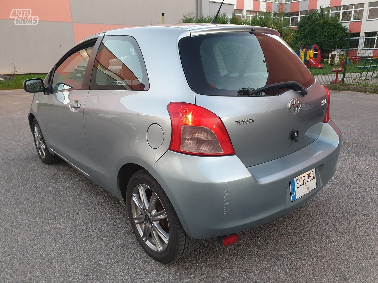 Toyota Yaris 2008 y Hatchback