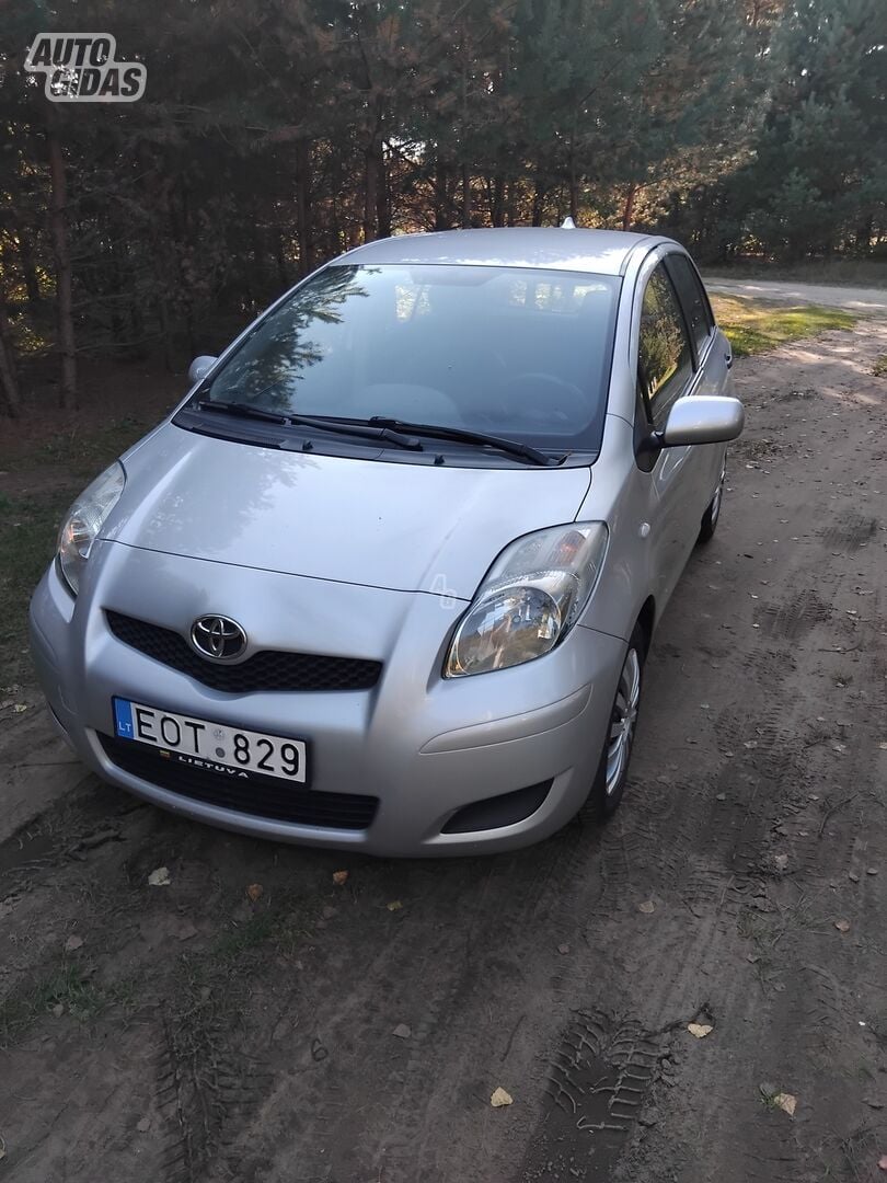 Toyota Yaris 2011 y Hatchback