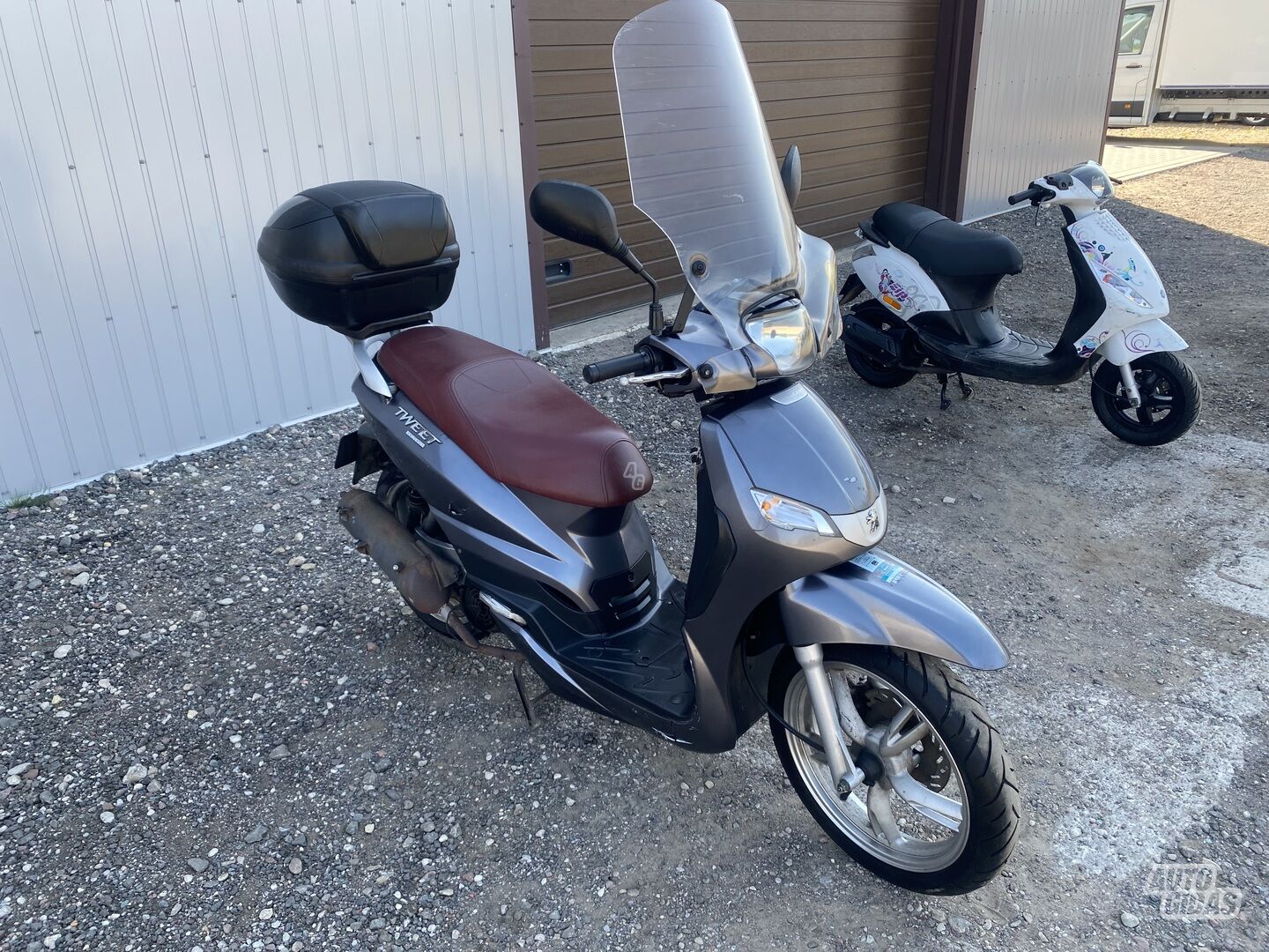 Peugeot Tweet 2015 y Scooter / moped