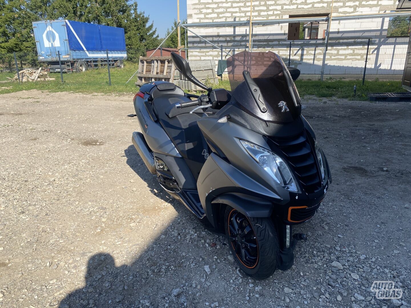 Peugeot Metropolis 2014 y Three-wheel motorcycle