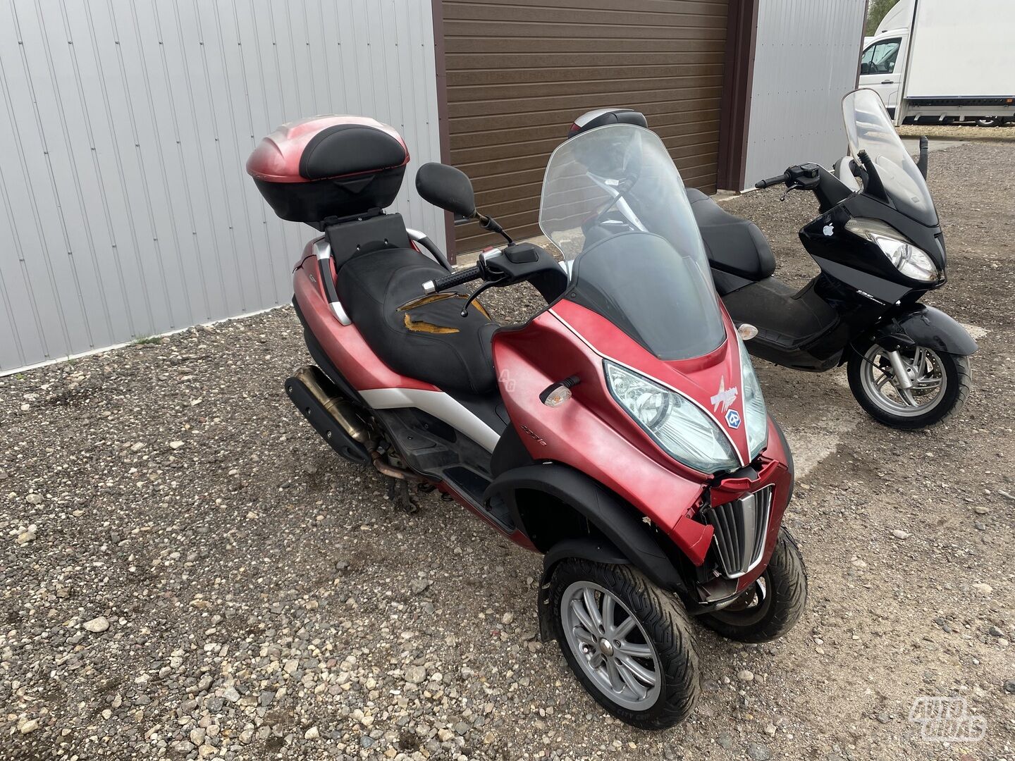 Piaggio MP-3 2010 y Three-wheel motorcycle