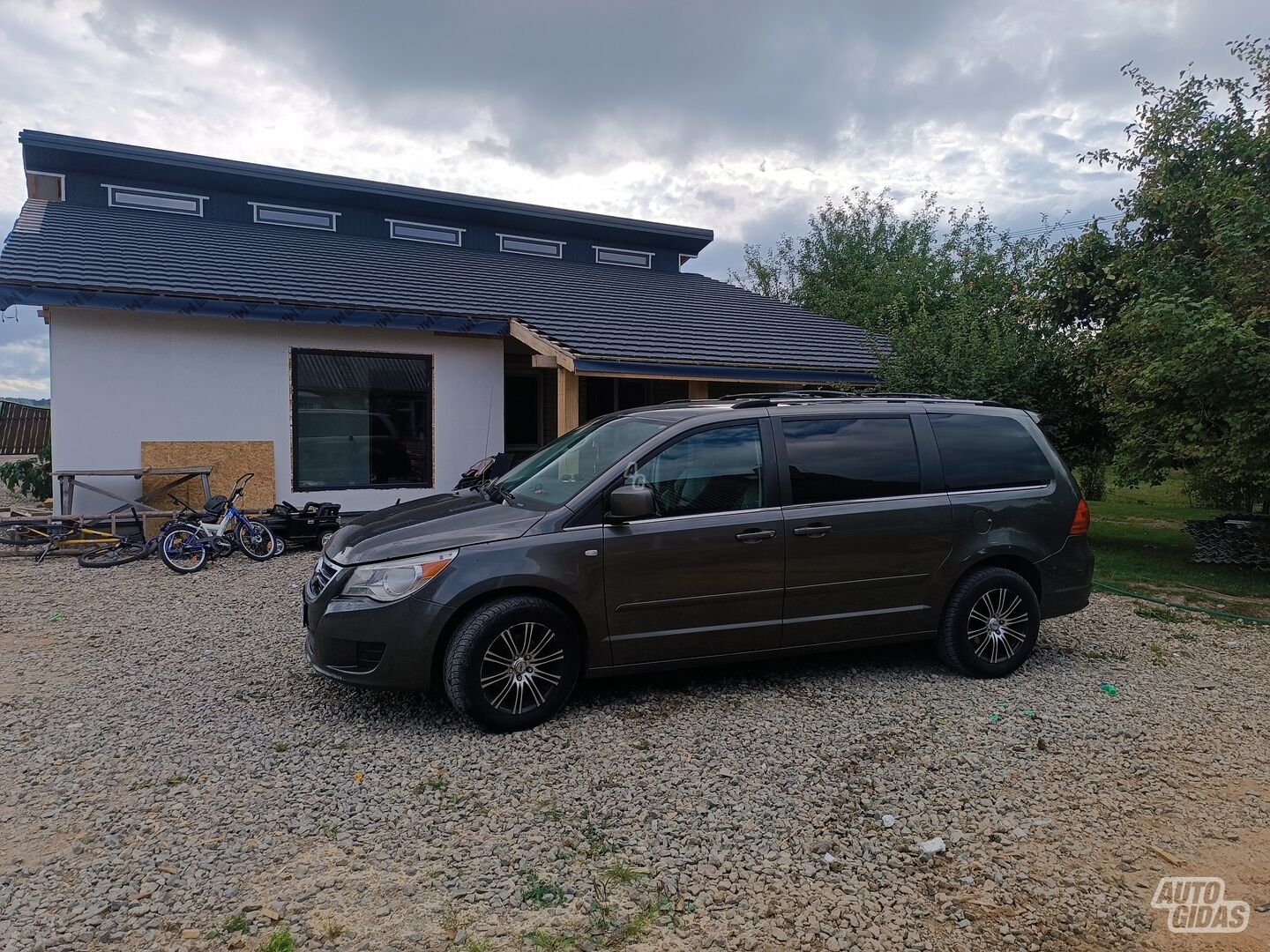 Volkswagen Routan 2011 г Минивэн