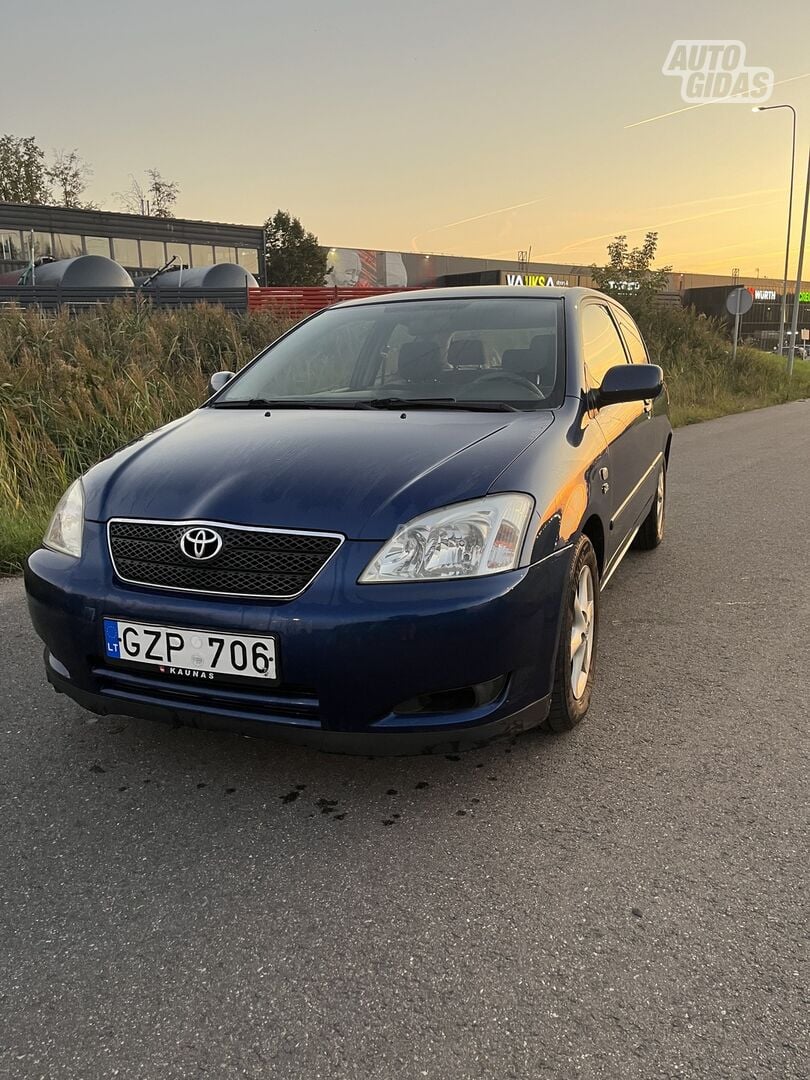 Toyota Corolla 2004 г Хэтчбек