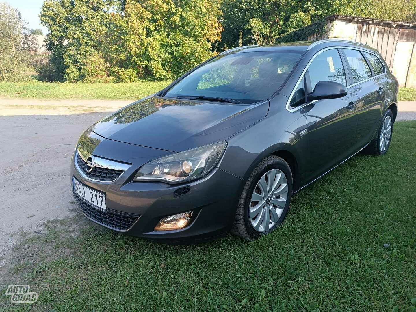 Opel Astra J 2011 y