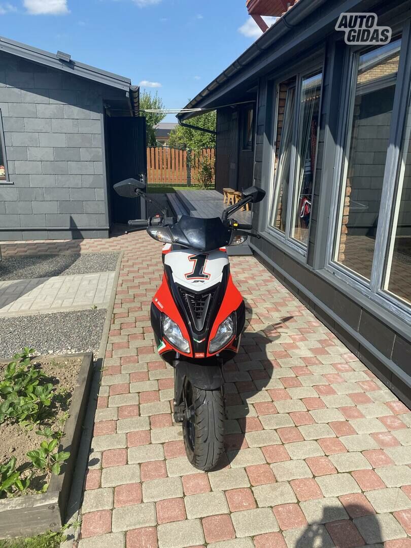 Aprilia SR 2013 y Scooter / moped