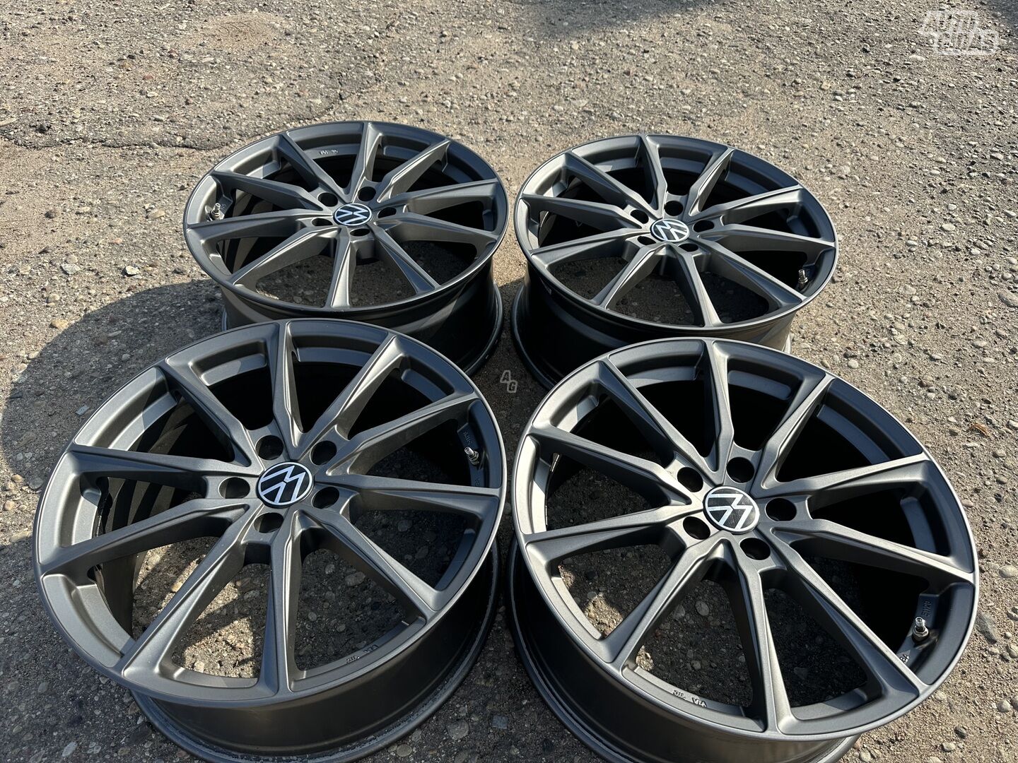 Volkswagen Siunciam, 8,5J ET48 light alloy R19 rims