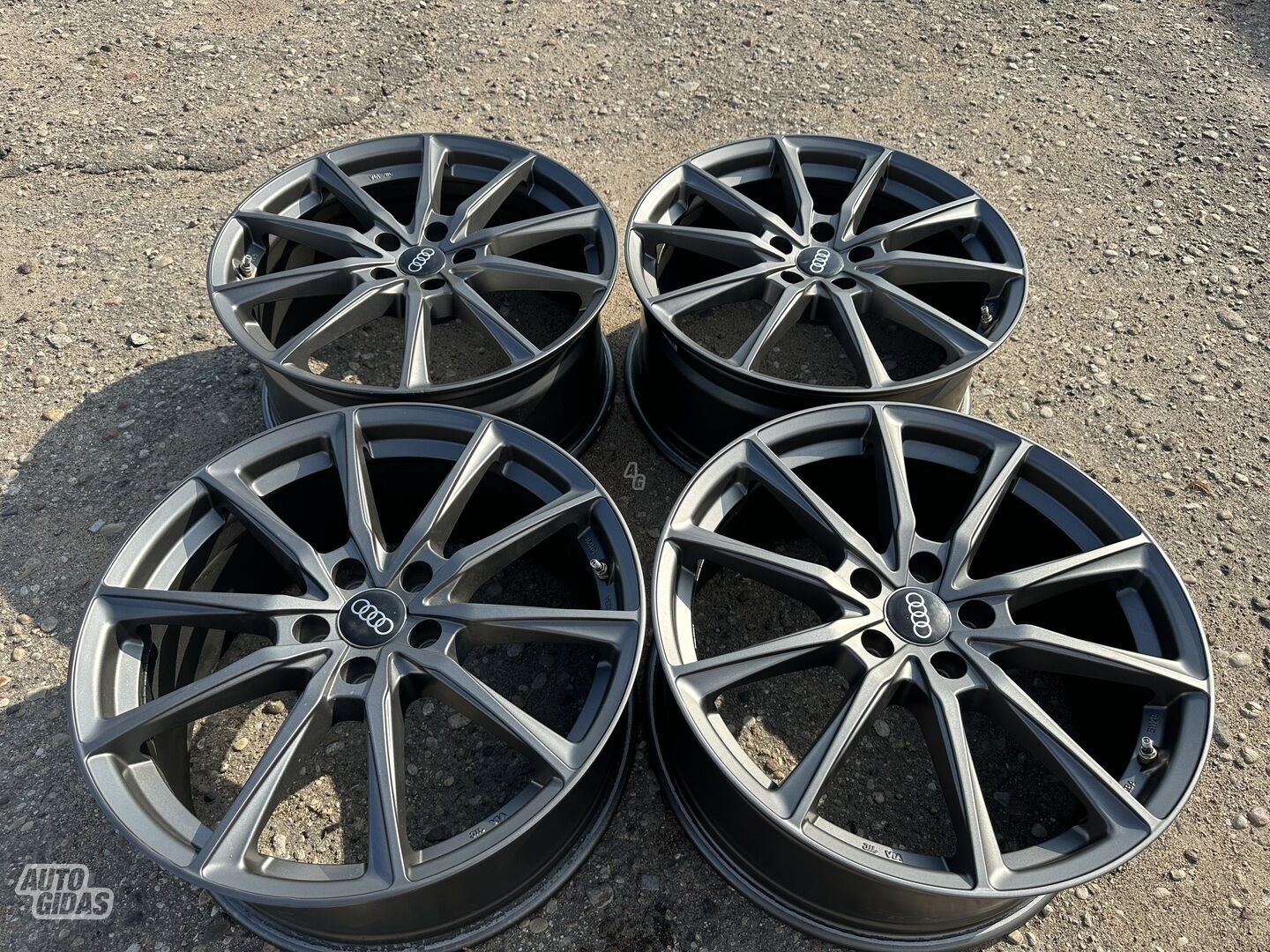 Audi Siunciam, 8,5J ET48 light alloy R19 rims