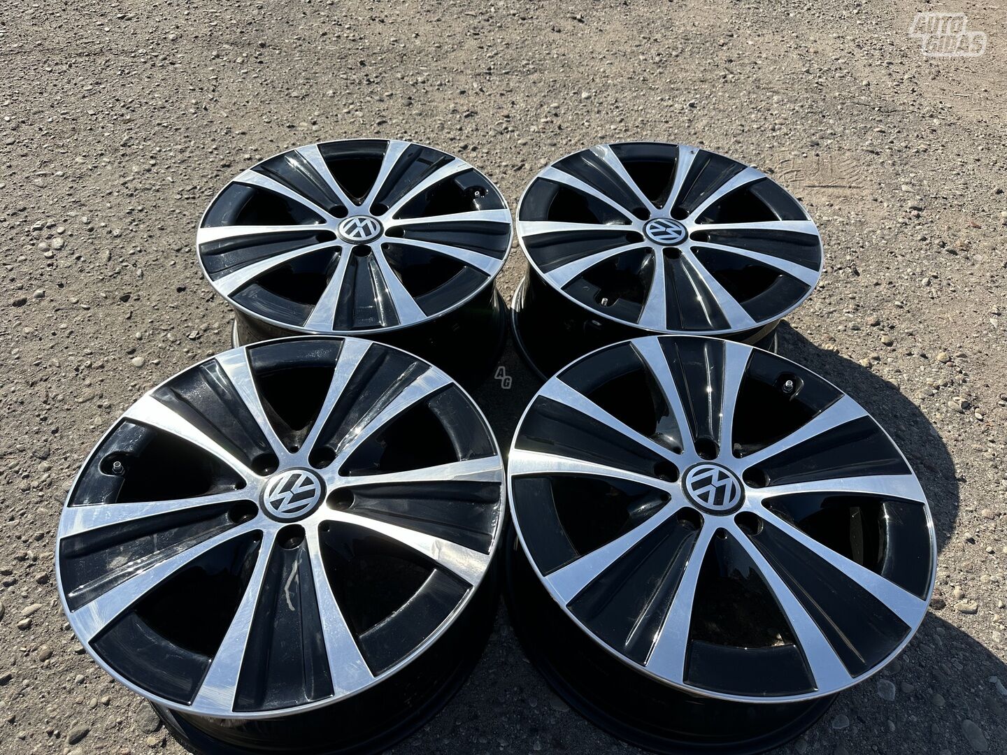 Volkswagen Siunciam, 8J ET43 light alloy R18 rims